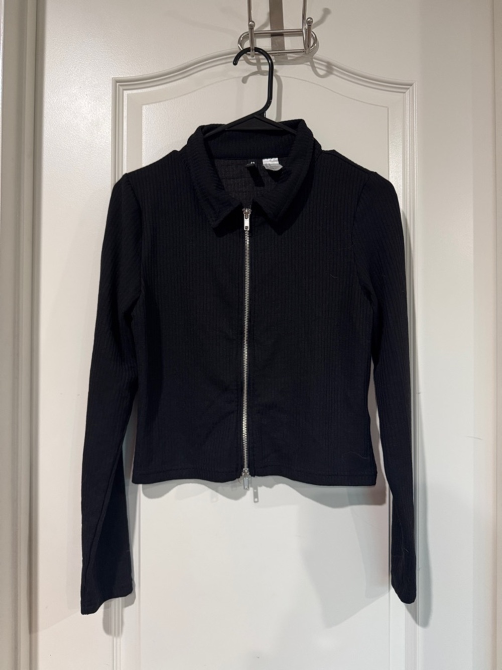 Divided Black Ribbed Zip Jacket / AA24